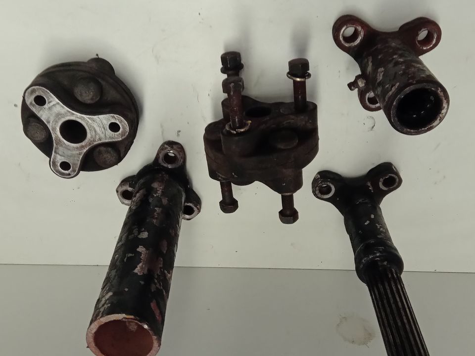 Rubber drive coupling for PTO